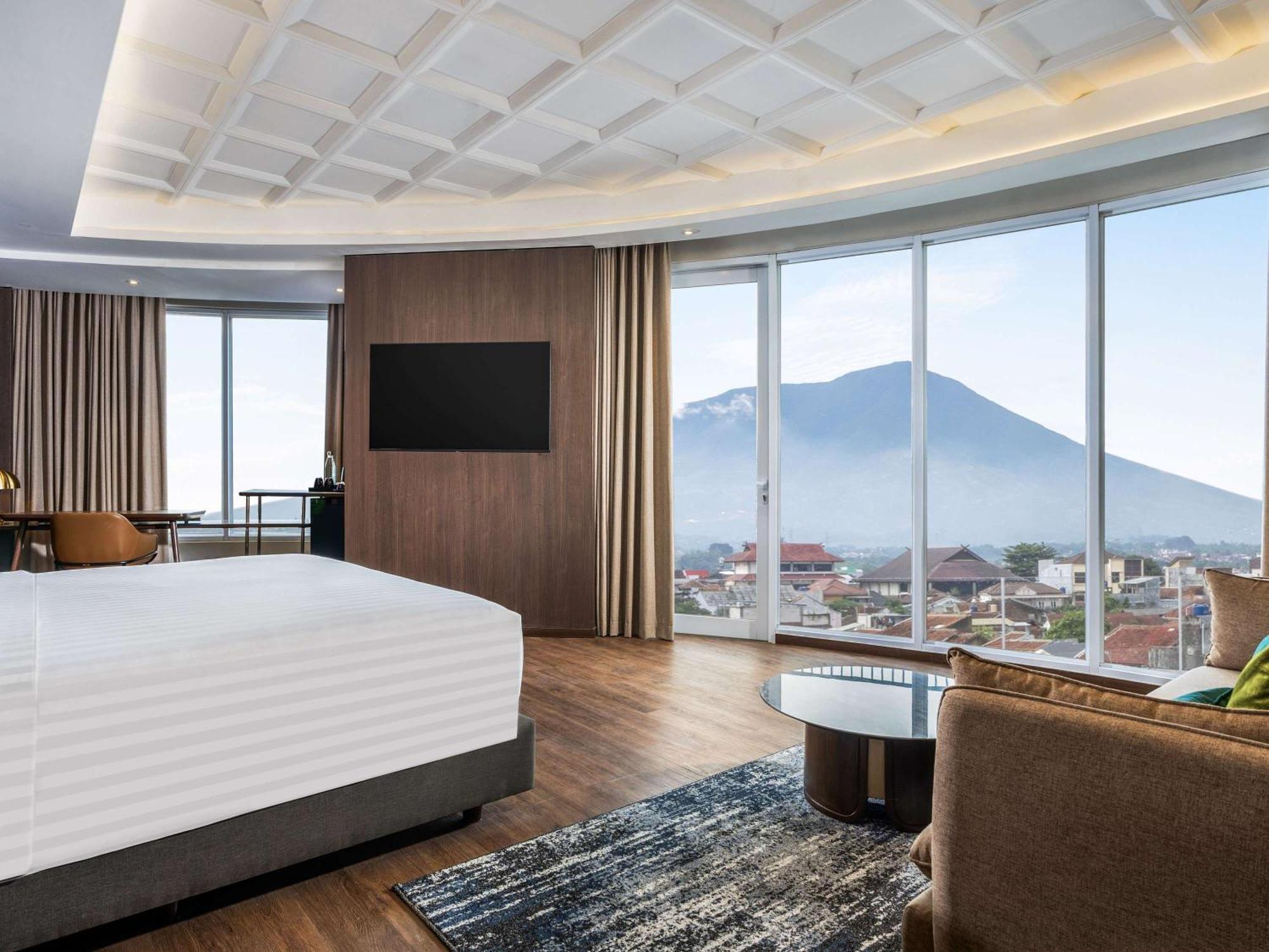 Mercure Garut City Center ภายนอก รูปภาพ