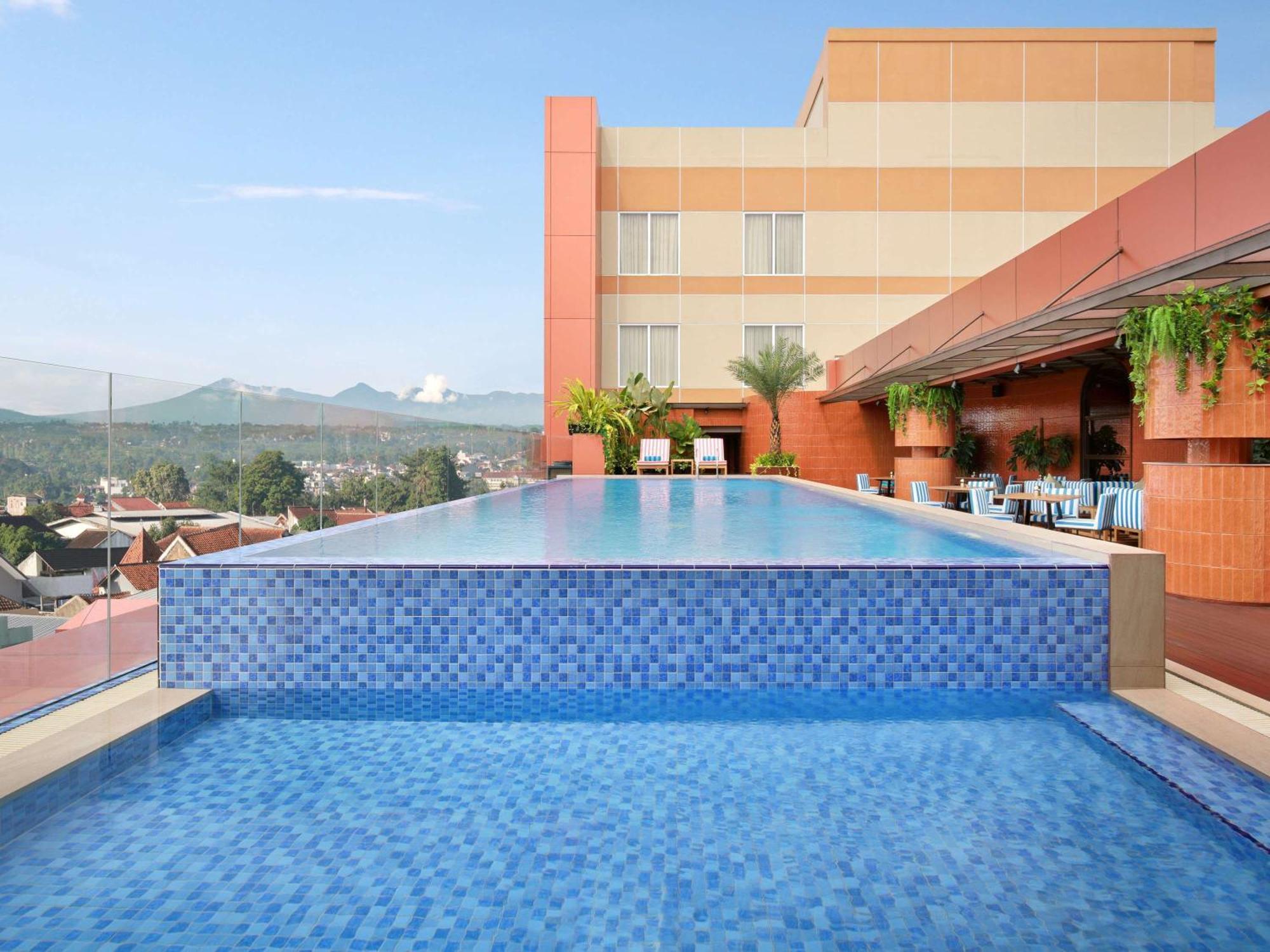 Mercure Garut City Center ภายนอก รูปภาพ